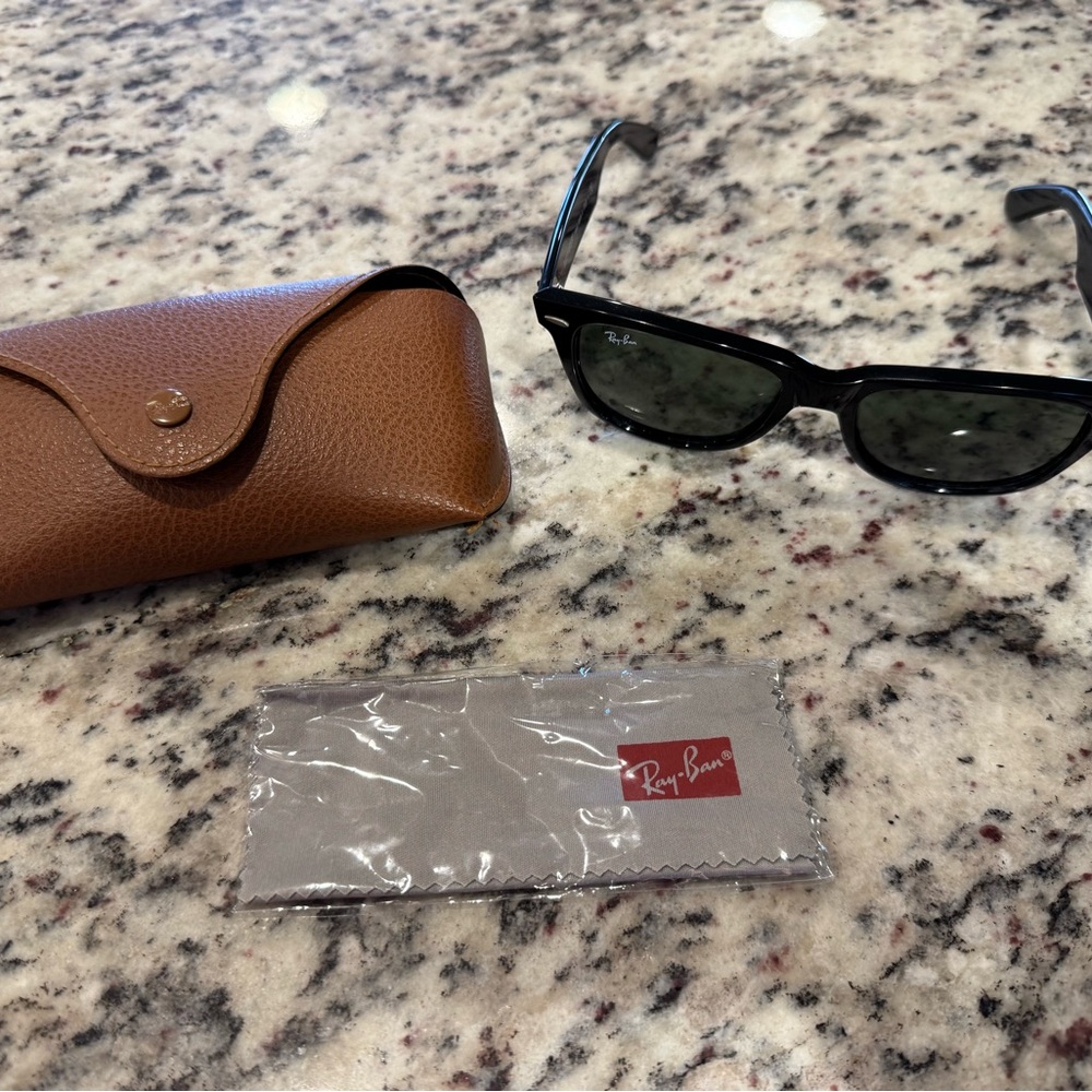 Ray-Ban Black Wayfarer Sunglasses with Case